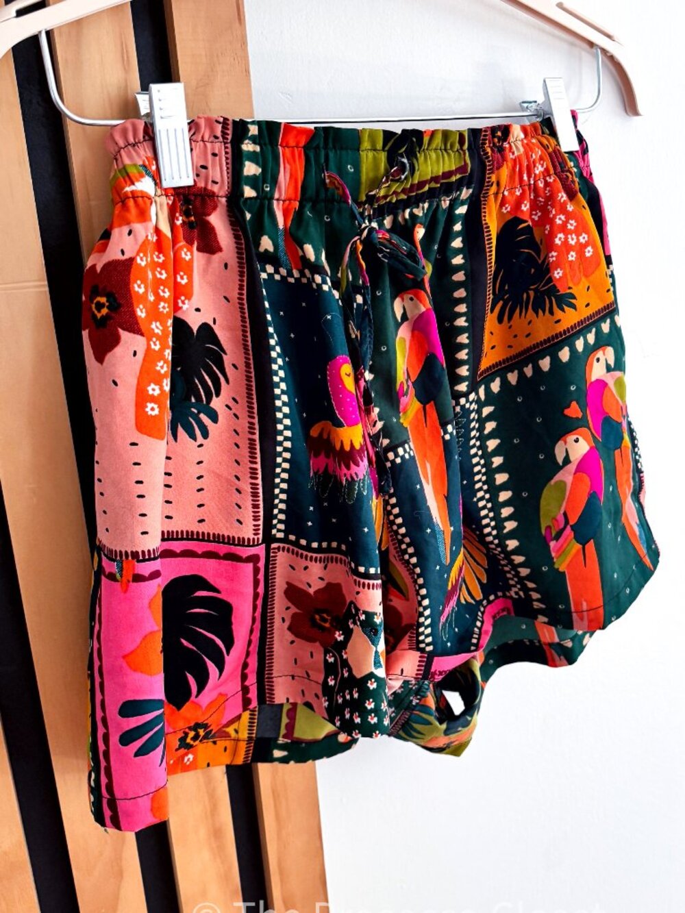 Tropical Parrot Print Pull-On Shorts Resortwear (M)